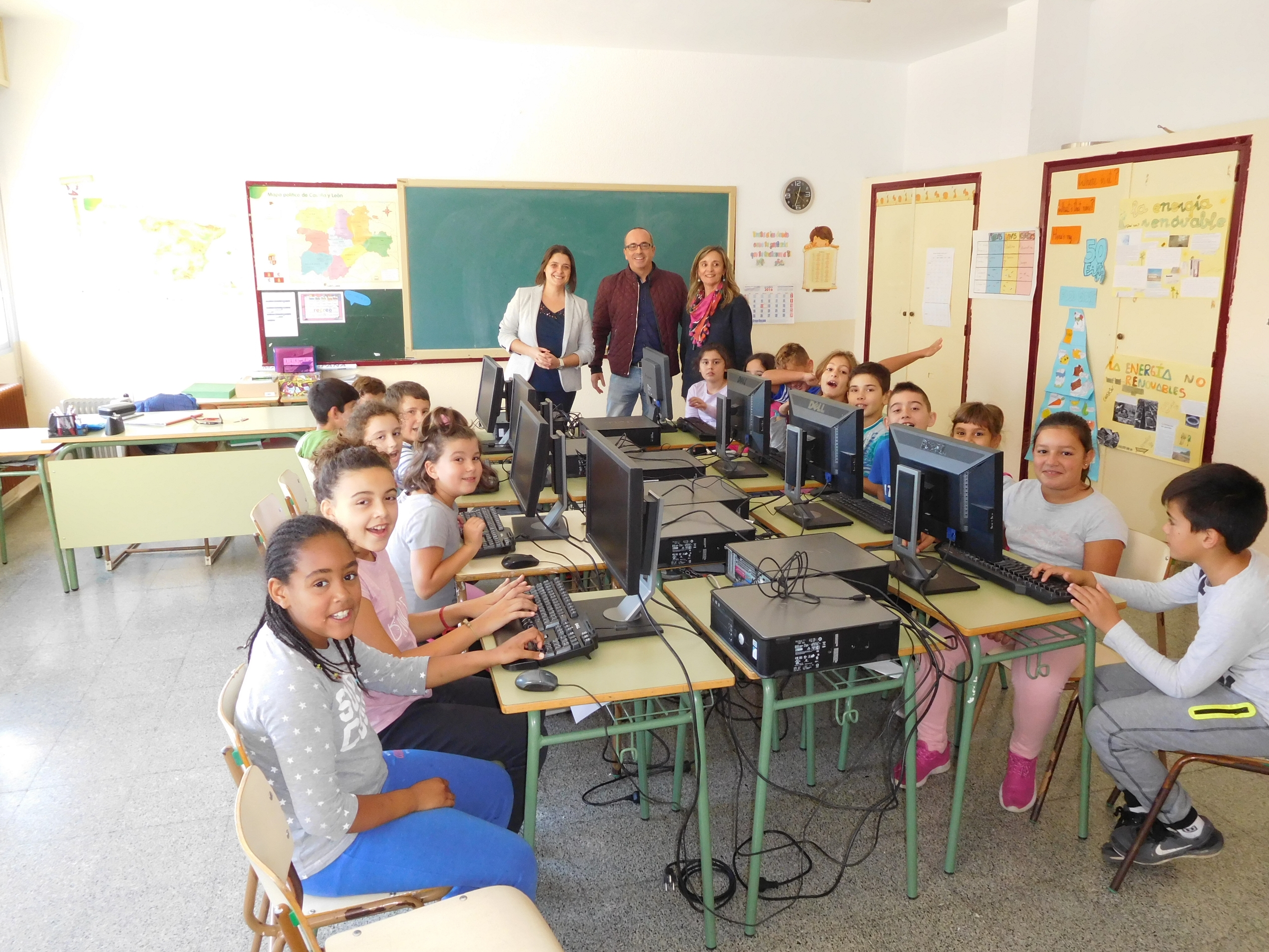 Donación de ordenadores a colegios